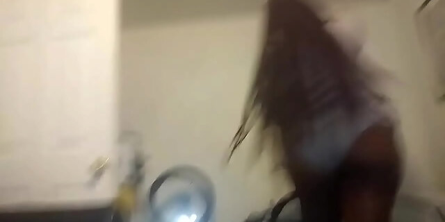 ass,big ass,bus,panties,twerk