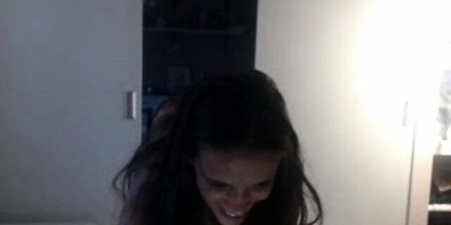 amateur,babes,brunette,masturbation,softcore,solo,webcam