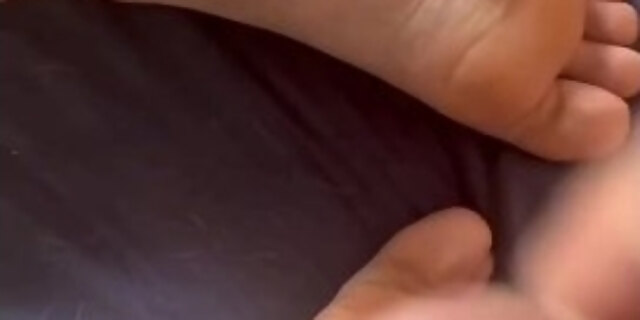 amateur,cumshot,feet,fetish,italian,joi,masturbation,milf,pov