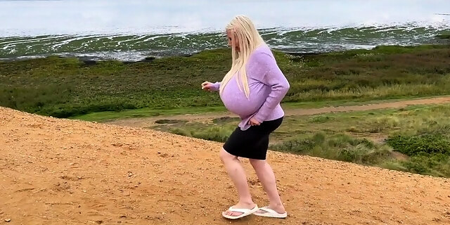 amateur,blonde,boobs,hd,milf,outdoor,solo