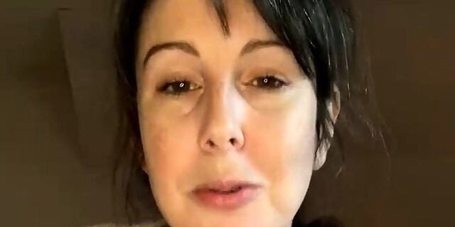 amateur,bbw,boobs,brunette,busty,couch,mature,softcore,solo