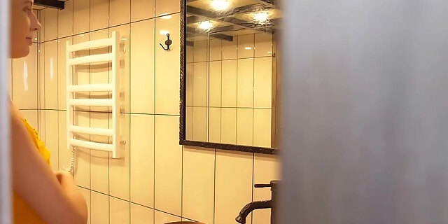 amateur,anal,blowjobs,cumshot,doggystyle,european,facial,fingering,girlfriend,hardcore,shaved pussy,shower,skinny,teen