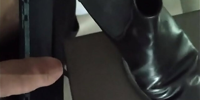 blonde,cum,cumshot,fetish,foot fetish,mature,milf,neighbor