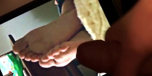 cumshot,feet,fetish,masturbation