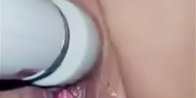 amateur,latina,masturbation,shaved pussy,squirt,wet pussy