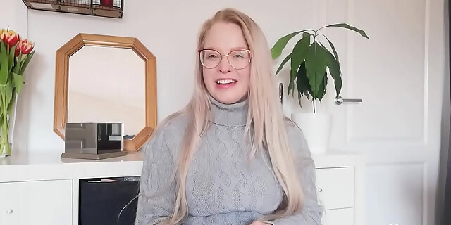 amateur,babes,big natural tits,big tits,blonde,boobs,dildo,fingering,german,glasses,masturbation,shaved pussy,solo