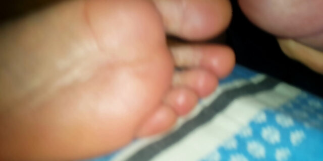 cumshot,feet