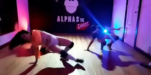 ass,babes,big ass,latina,teen,threesome,twerk